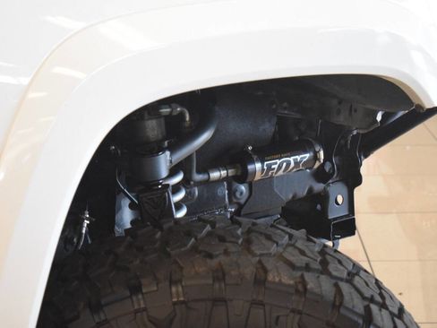 Used 2017 Toyota Tacoma SR5 RWD image 43
