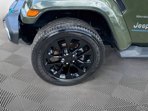 Used 2023 Jeep Wrangler Unlimited Sahara w/ Cold Weather Group AWD/4WD image 34