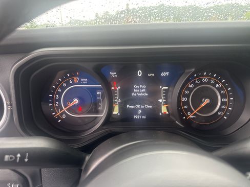 Used 2025 Jeep Gladiator Sport AWD/4WD image 40