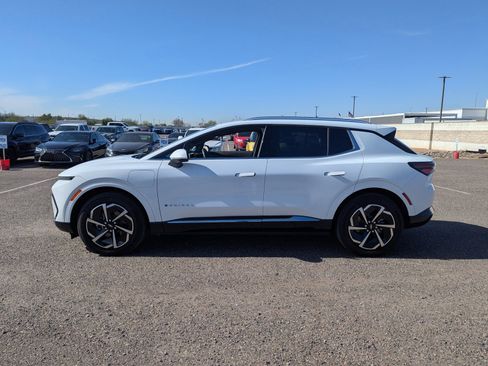 Certified 2025 Chevrolet Equinox EV LT w/ Convenience Package image 2