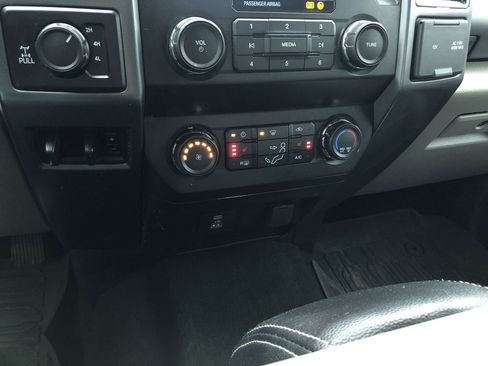 Used 2021 Ford F250 XLT w/ XLT Premium Package image 29