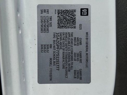 Used 2025 Chevrolet Express 3500 LT w/ LT Preferred Equipment Group RWD image 29