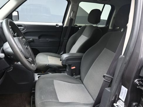 Used 2015 Jeep Patriot Sport FWD image 16