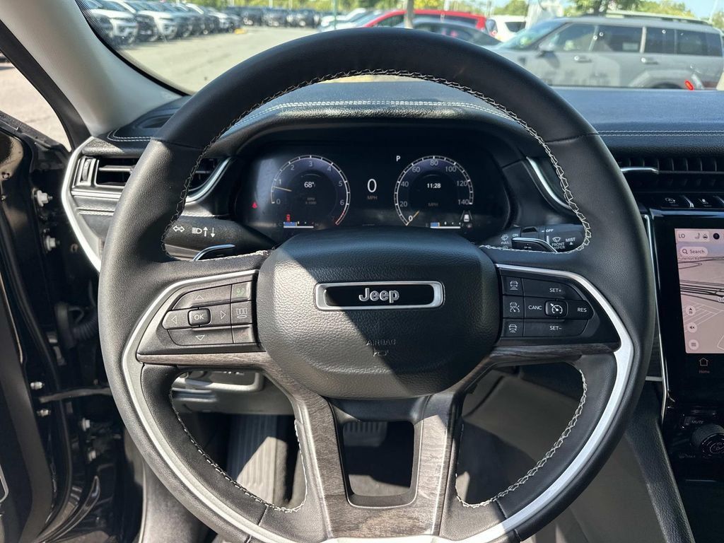 Used 2023 Jeep Grand Cherokee Limited AWD/4WD image 25