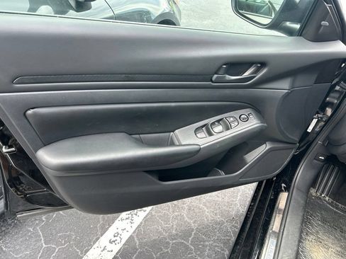 Certified 2025 Nissan Altima 2.5 S FWD image 18