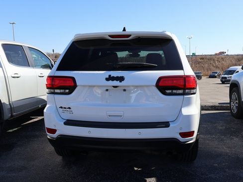 Used 2019 Jeep Grand Cherokee Laredo image 13