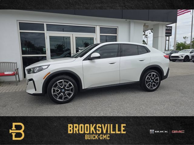Used 2026 BMW X2 xDrive28i AWD/4WD image 1