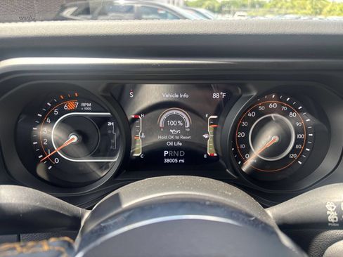 Used 2025 Jeep Wrangler Unlimited Sahara AWD/4WD image 39