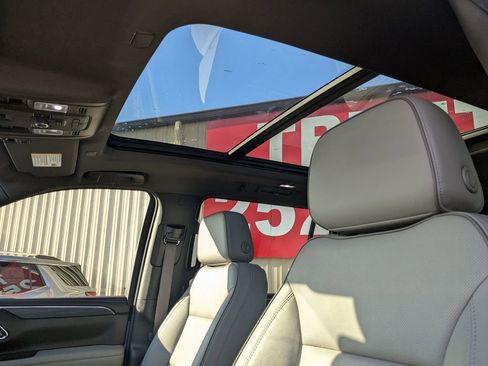 Certified 2024 GMC Yukon XL SLT w/ SLT Luxury Package image 14