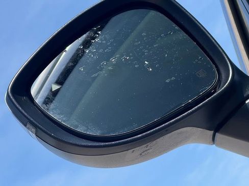 Used 2023 Chrysler Pacifica Touring-L FWD image 17