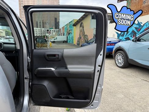 Used 2021 Toyota Tacoma SR5 AWD/4WD image 11