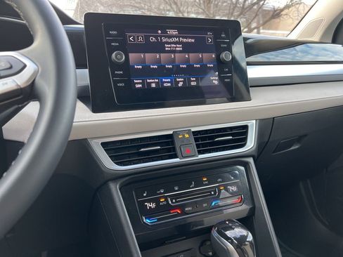 Used 2025 Volkswagen Taos SE image 20