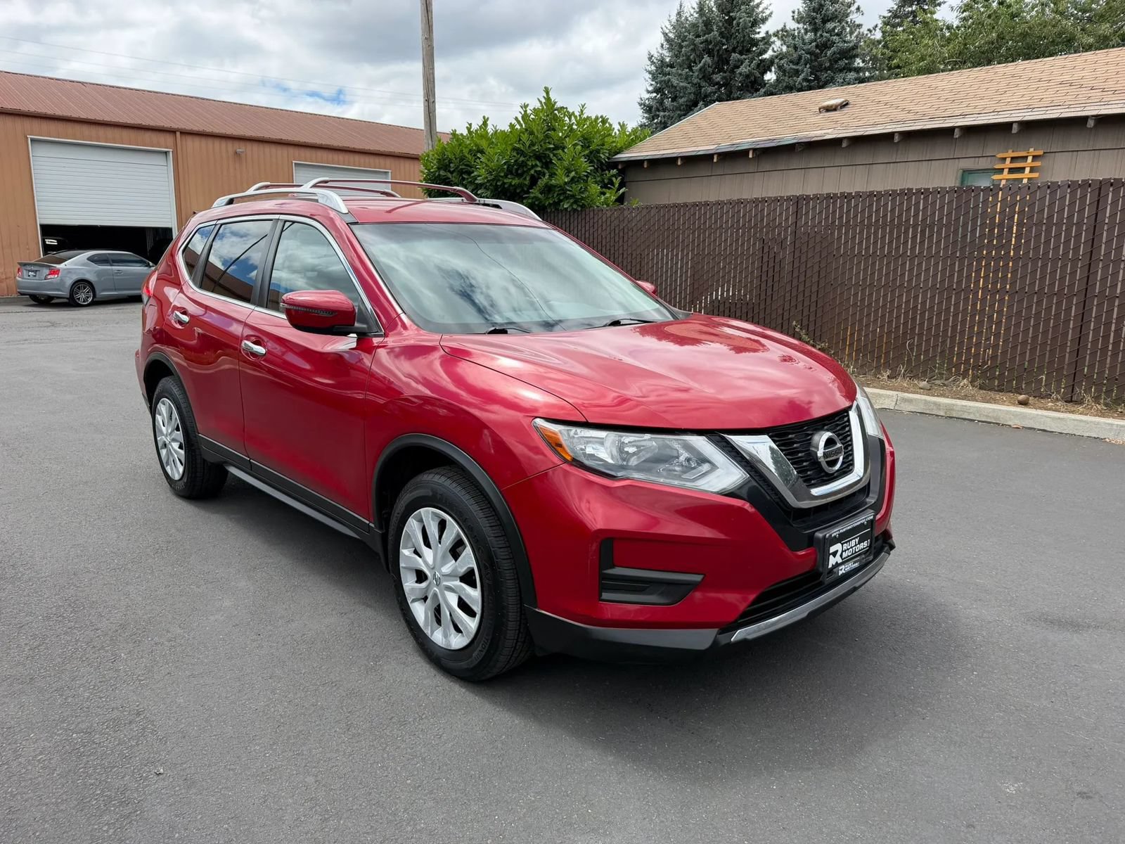 Used 2017 Nissan Rogue S w/ S Appearance Package AWD/4WD image 3