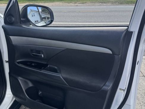 Used 2016 Mitsubishi Outlander ES FWD image 22