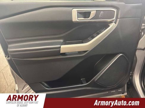 Used 2021 Ford Explorer XLT image 7