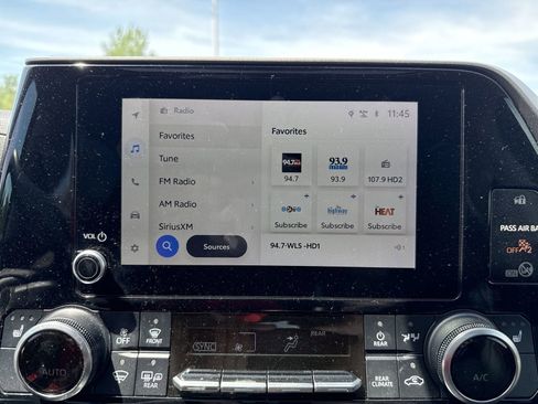Used 2023 Toyota Highlander XLE FWD image 17