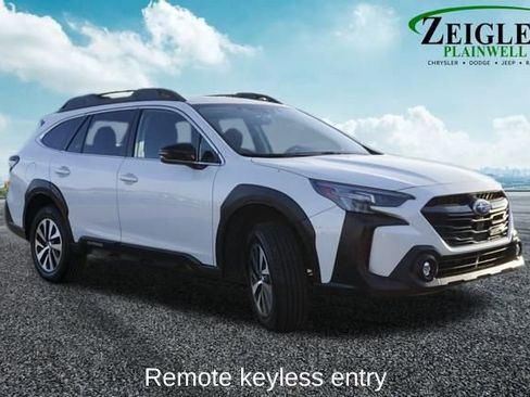 Used 2023 Subaru Outback Premium image 4