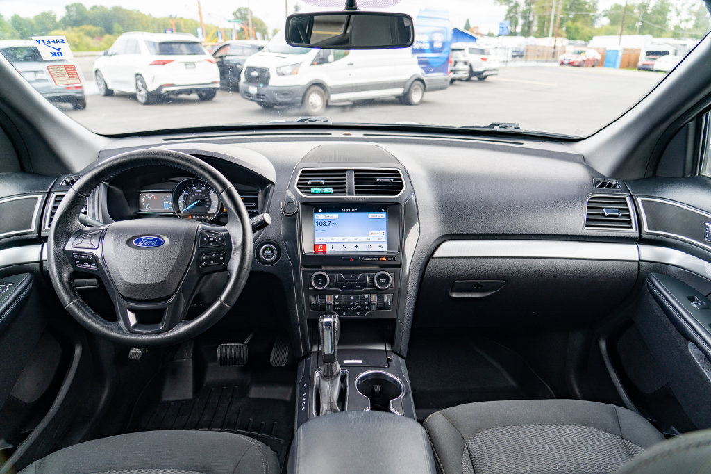 Used 2017 Ford Explorer XLT w/ Equipment Group 201A FWD image 23
