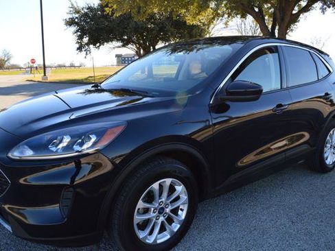 Used 2021 Ford Escape SE w/ Cold Weather Package image 4