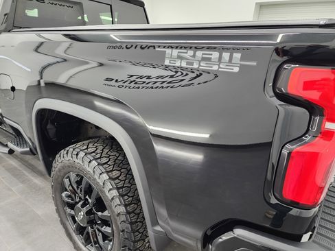 Used 2025 Chevrolet Silverado 2500 LT w/ Trail Boss Package AWD/4WD image 36