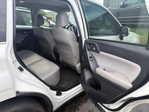 Used 2015 Subaru Forester 2.5i Limited AWD/4WD image 4