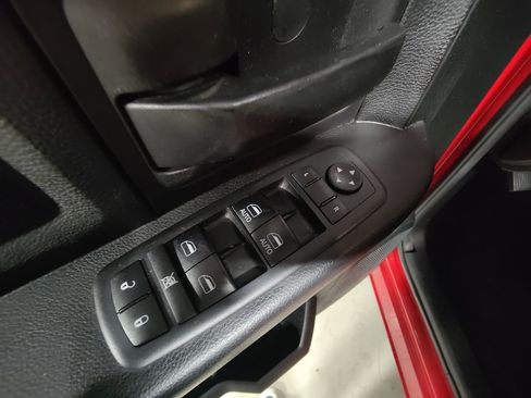 Used 2018 RAM 1500 Express image 19