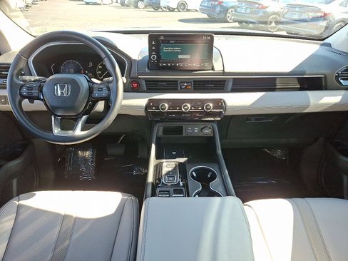 Used 2025 Honda Pilot EX-L image 11