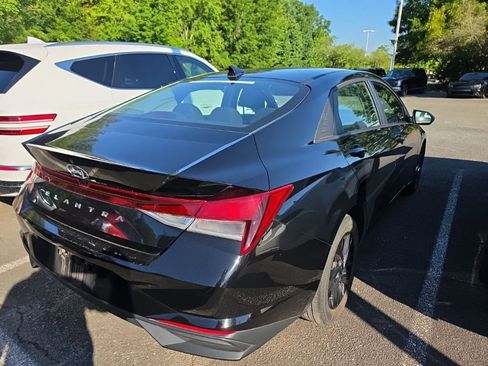 Used 2023 Hyundai Elantra SEL FWD image 3