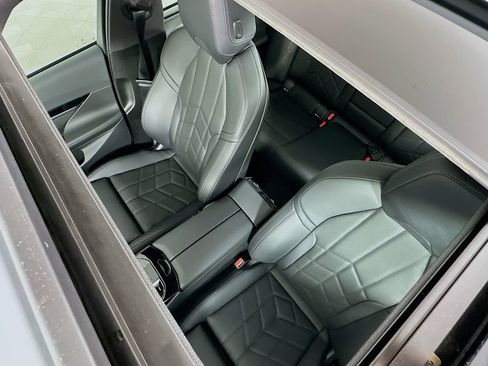 Used 2025 BMW 530i w/ M Sport Package image 22