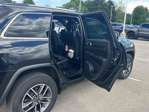 Used 2019 Jeep Grand Cherokee Limited AWD/4WD image 17