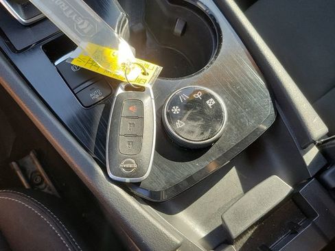 Used 2023 Nissan Rogue S image 28