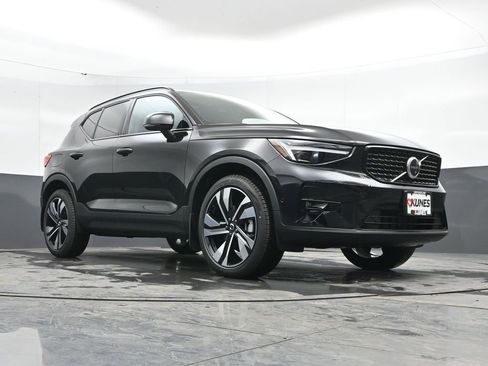 New 2026 Volvo XC40 B5 Plus w/ Protection Package Premier AWD/4WD image 41