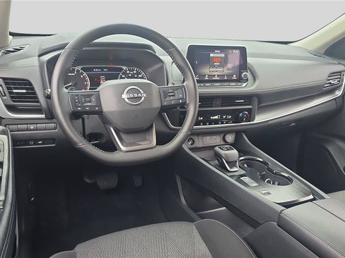 Used 2025 Nissan Rogue SV FWD image 20