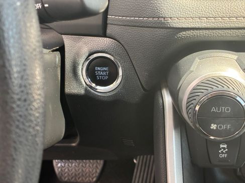 Used 2022 Toyota RAV4 XLE w/ Convenience Package AWD/4WD image 21