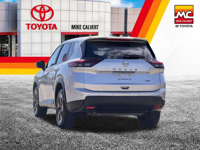 Used 2025 Nissan Rogue SV AWD/4WD image 6