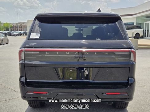 New 2027 Lincoln Navigator Premiere RWD image 4