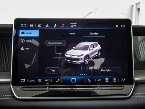 Certified 2025 Volkswagen Tiguan SE image 40