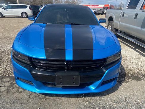 Used 2015 Dodge Charger SXT image 2