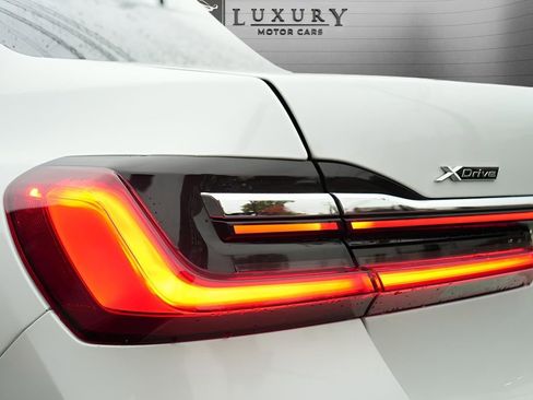 Used 2022 BMW 745e xDrive w/ M Sport Package AWD/4WD image 13