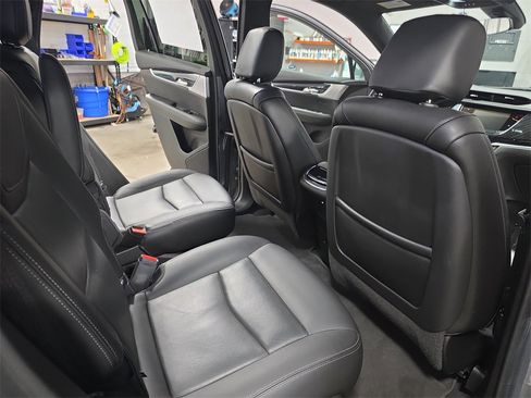 Used 2022 Cadillac XT6 Premium Luxury image 11