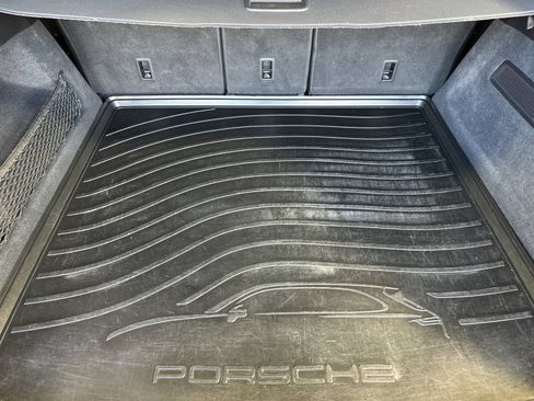 Certified 2023 Porsche Cayenne AWD/4WD image 17