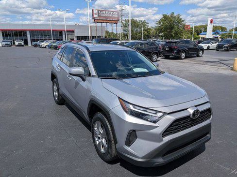 Certified 2022 Toyota RAV4 XLE AWD/4WD image 2