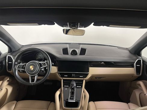 Certified 2022 Porsche Cayenne Platinum Edition w/ Premium Package Plus image 22