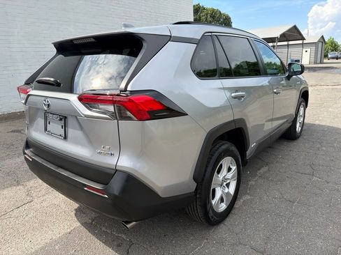 Used 2021 Toyota RAV4 LE AWD/4WD image 2