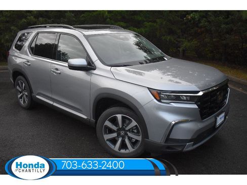 New 2025 Honda Pilot Touring image 1