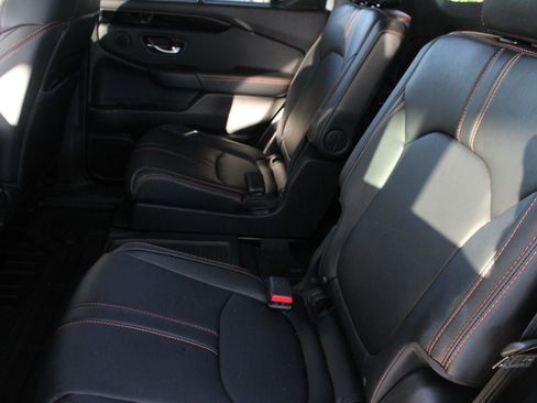 Used 2025 Honda Pilot TrailSport image 21