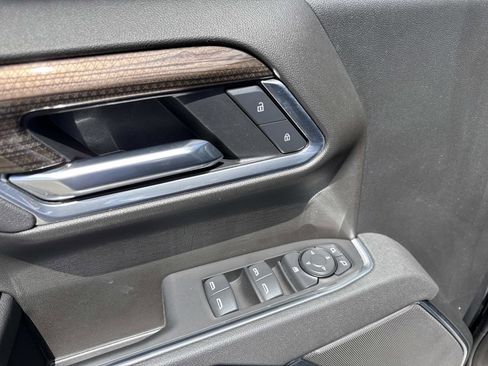 Used 2025 Chevrolet Silverado 1500 LT w/ Z71 Off-Road Package AWD/4WD image 18