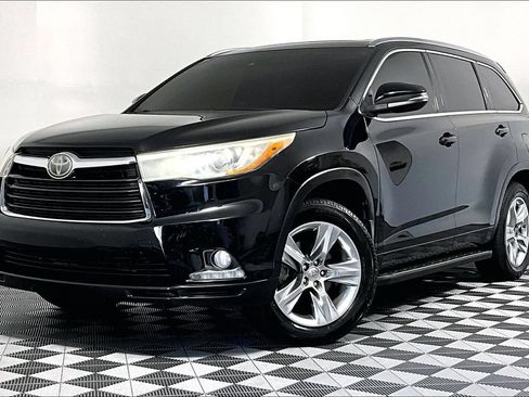 Used 2015 Toyota Highlander Limited Platinum AWD/4WD image 2
