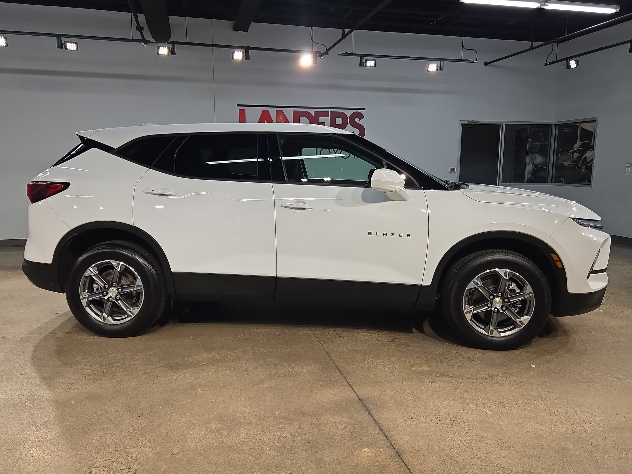 Used 2025 Chevrolet Blazer LT AWD/4WD image 8