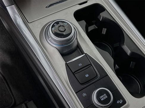 Used 2024 Ford Explorer Limited image 18